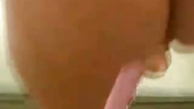 非常角質成熟在鏡頭前自慰