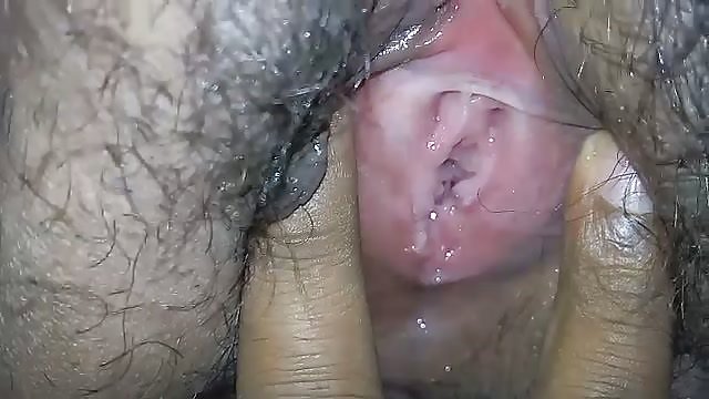 可愛的金發女郎被她的黑男友性交