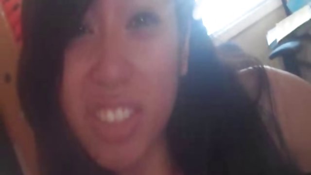 金發婊子被她的兩個洞搞砸了